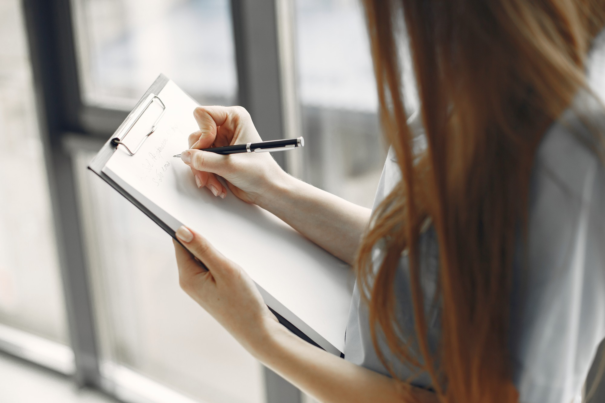 Lee más sobre el artículo Cómo redactar un derecho de petición a una EPS en Colombia (Guía paso a paso)